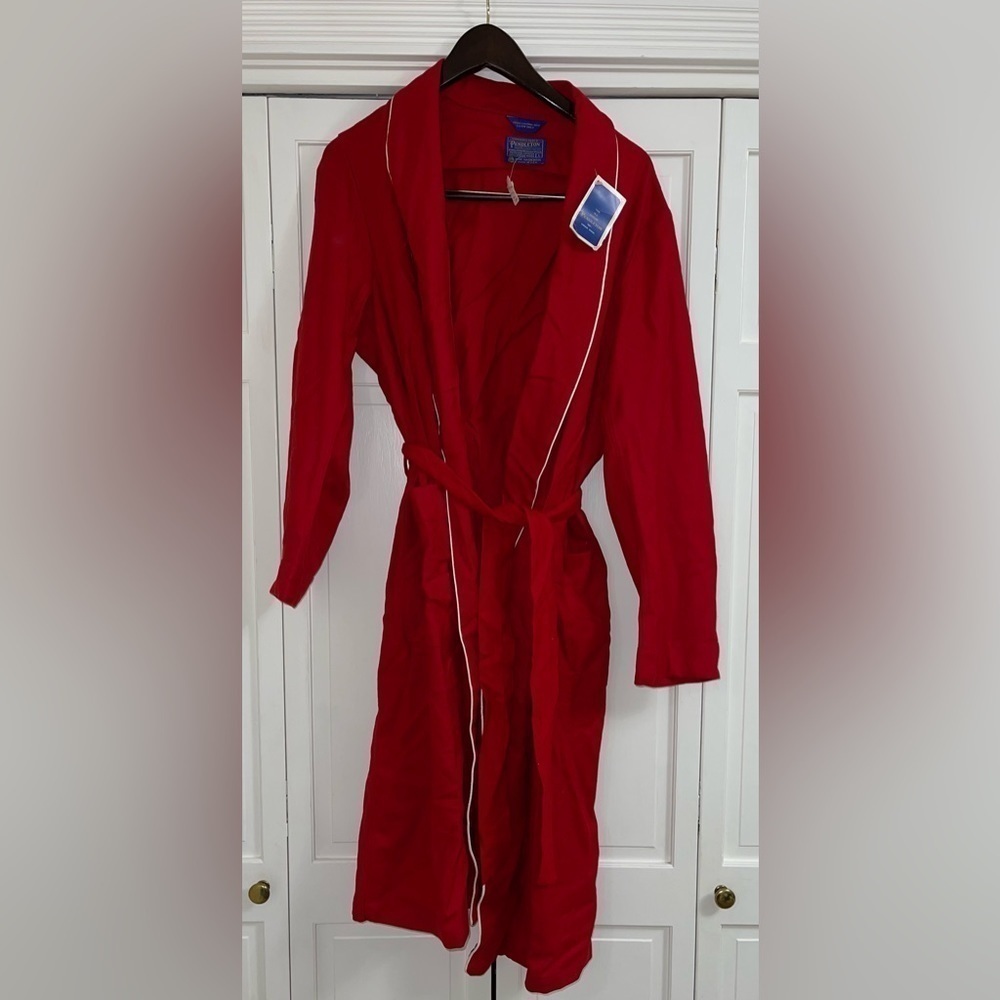 VINTAGE PENDLETON Woolen Mills 100% Virgin Wool Robe size Large NWT